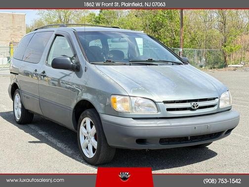 1999 Toyota Sienna LE