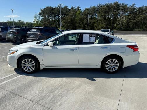 Pearl White 2017 Nissan Altima 2.5 S