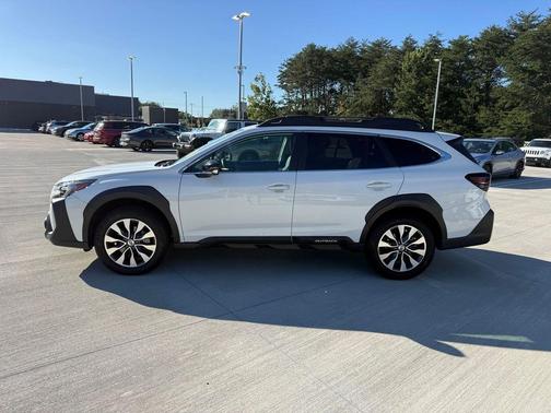 Crystal White Pearl 2024 Subaru Outback Limited