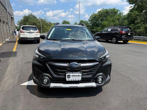 Crystal Black Silica 2023 Subaru Outback Limited XT