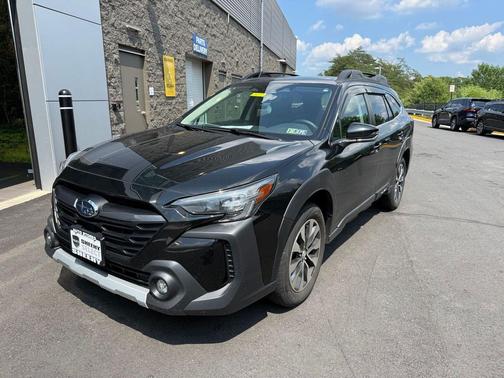 Crystal Black Silica 2023 Subaru Outback Limited XT
