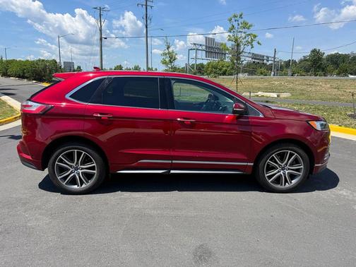 Ruby Red Metallic Tinted Clearcoat 2019 Ford Edge Titanium