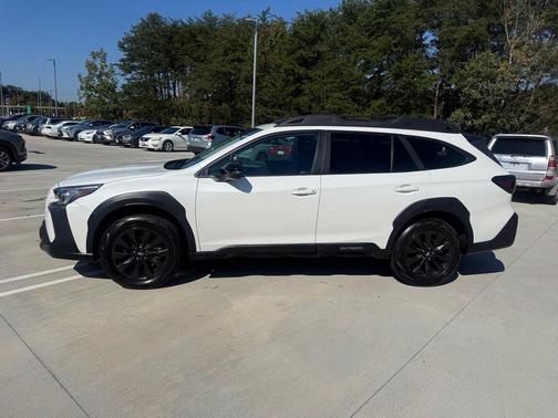 Crystal White Pearl 2024 Subaru Outback Onyx Edition