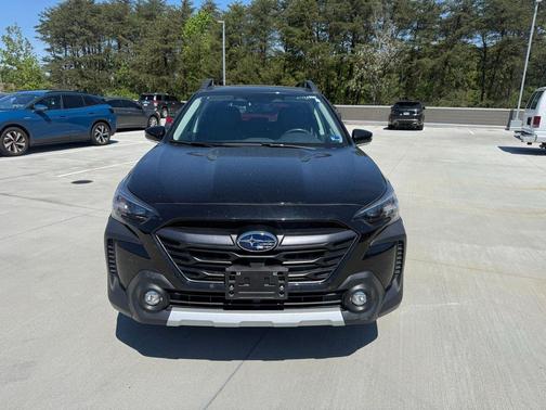 Crystal Black Silica 2024 Subaru Outback Limited