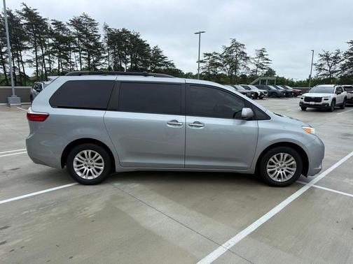 Silver Sky Metallic 2015 Toyota Sienna XLE
