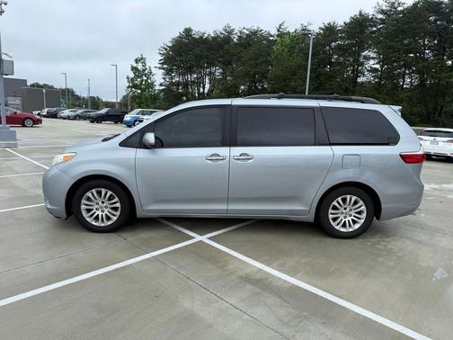 Silver Sky Metallic 2015 Toyota Sienna XLE