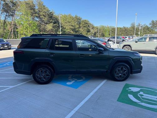Deep Emerald Green Pearl 2026 Subaru Outback Premium