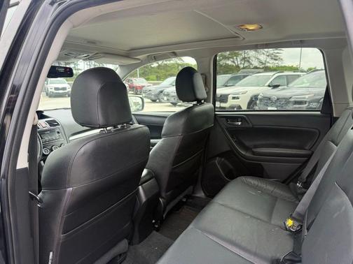 Crystal Black Silica 2015 Subaru Forester 2.5i Limited