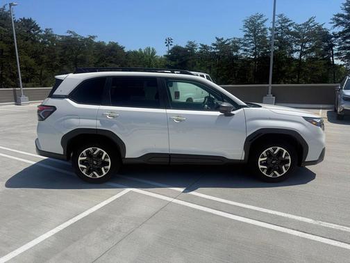 Crystal White 2025 Subaru Forester Premium