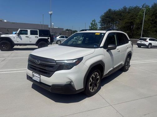 Crystal White 2025 Subaru Forester Premium