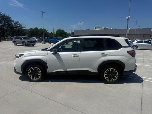 Crystal White 2025 Subaru Forester Premium