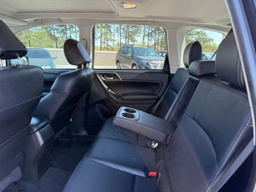 Crystal Black Silica 2015 Subaru Forester 2.5i Limited