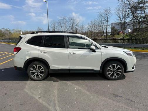 Crystal White Pearl 2022 Subaru Forester Limited