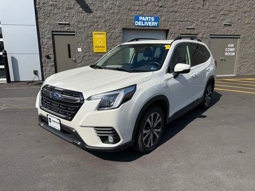 Crystal White Pearl 2022 Subaru Forester Limited
