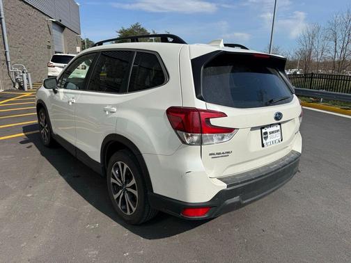 Crystal White Pearl 2022 Subaru Forester Limited