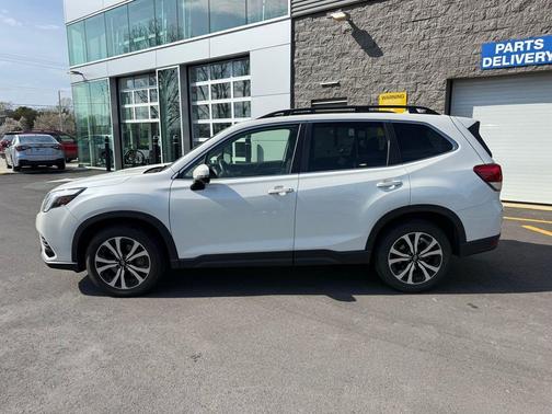 Crystal White Pearl 2022 Subaru Forester Limited