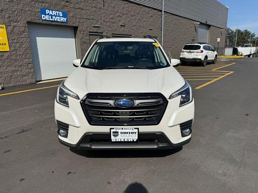 Crystal White Pearl 2022 Subaru Forester Limited