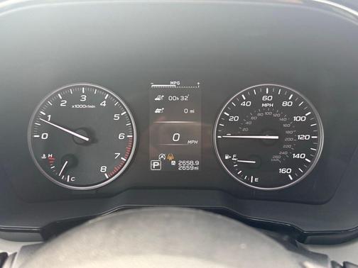 Crystal White Pearl 2025 Subaru Outback Premium