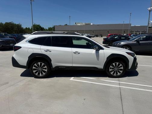 Crystal White Pearl 2025 Subaru Outback Touring
