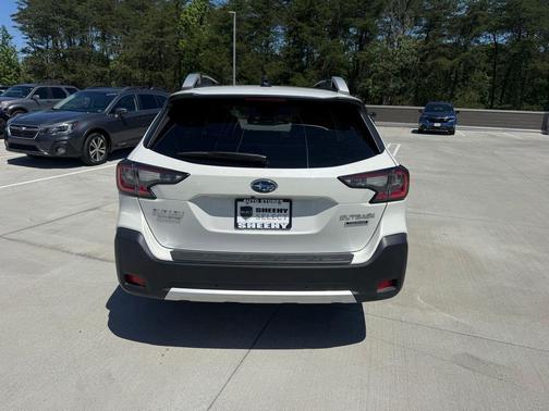 Crystal White Pearl 2025 Subaru Outback Touring