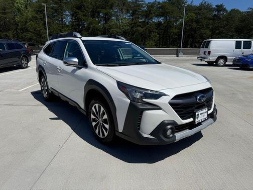Crystal White Pearl 2025 Subaru Outback Touring