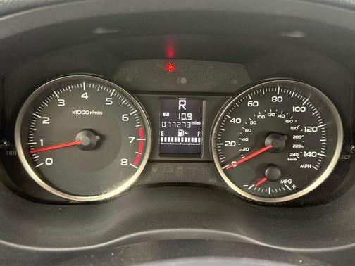 Crystal White Pearl 2016 Subaru Impreza 2.0i