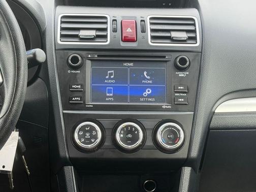 Crystal White Pearl 2016 Subaru Impreza 2.0i