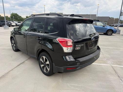 -Select- 2017 Subaru Forester 2.5i Limited