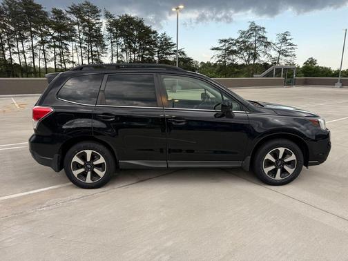 -Select- 2017 Subaru Forester 2.5i Limited
