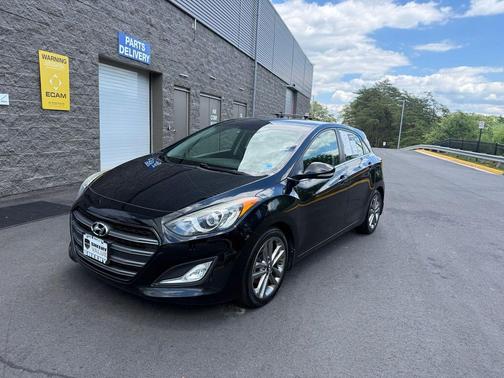 Black Noir Pearl 2016 Hyundai Elantra GT Base