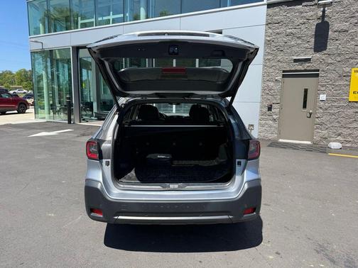 Ice Silver Metallic 2024 Subaru Outback Onyx Edition XT