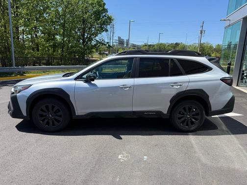 Ice Silver Metallic 2024 Subaru Outback Onyx Edition XT