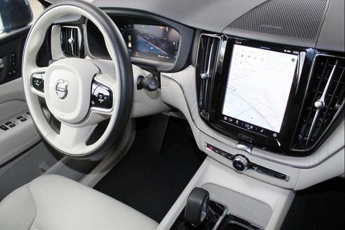 2023 Volvo XC60 B5 Plus Bright Theme