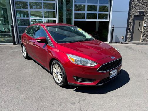 Red 2016 Ford Focus SE