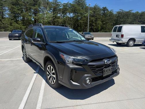 Crystal Black Silica 2024 Subaru Outback Premium