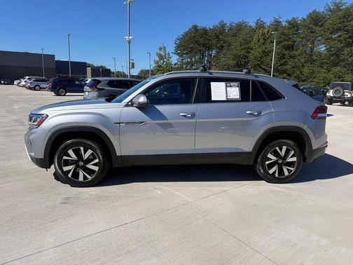 Pyrite Silver Metallic 2022 Volkswagen Atlas Cross Sport 2.0T SE