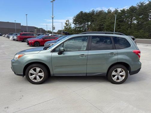 Green Metallic 2015 Subaru Forester 2.5i Premium