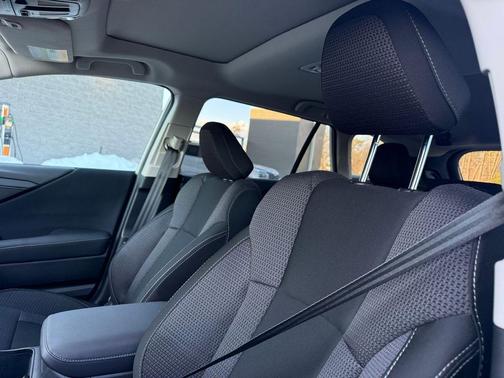 Crystal White Pearl 2025 Subaru Outback Premium