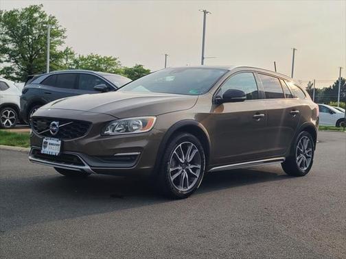 2016 Volvo V60 Cross Country T5