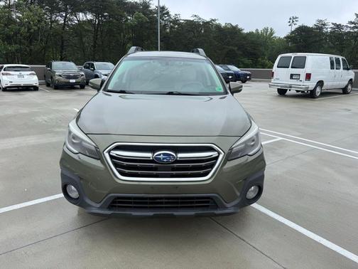 Wilderness Green Metallic 2018 Subaru Outback 3.6R Limited