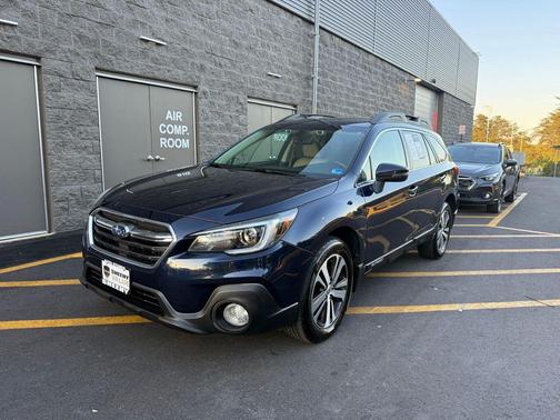 Dark Blue Pearl 2018 Subaru Outback 3.6R Limited
