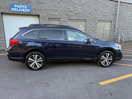 Dark Blue Pearl 2018 Subaru Outback 3.6R Limited