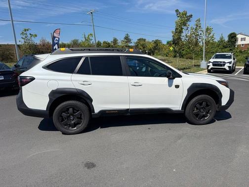 Crystal White Pearl 2024 Subaru Outback Wilderness