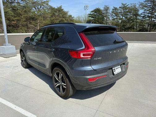 2026 Volvo XC40 Core, B5 AWD Gas (mild hybrid), Dark