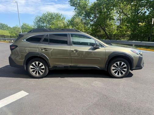 Green Metallic 2023 Subaru Outback Limited