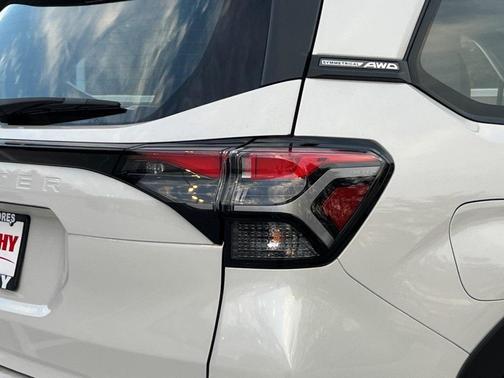 2025 Subaru Forester Base