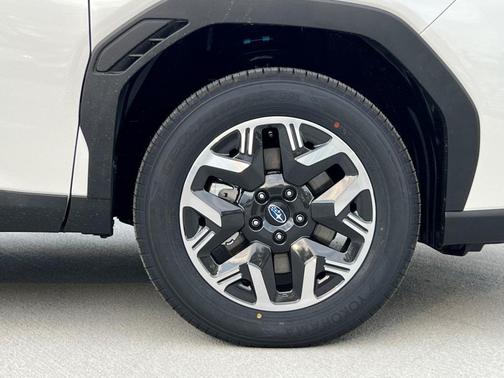 2025 Subaru Forester Base