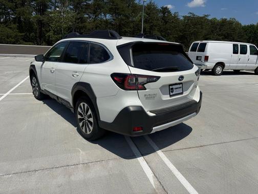 Crystal White Pearl 2024 Subaru Outback Limited XT