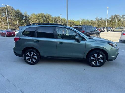 Jasmine Green Metallic 2017 Subaru Forester 2.5i Premium