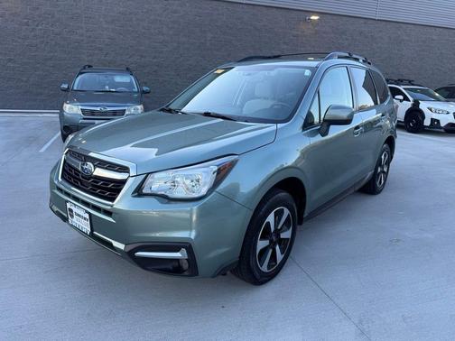Jasmine Green Metallic 2017 Subaru Forester 2.5i Premium